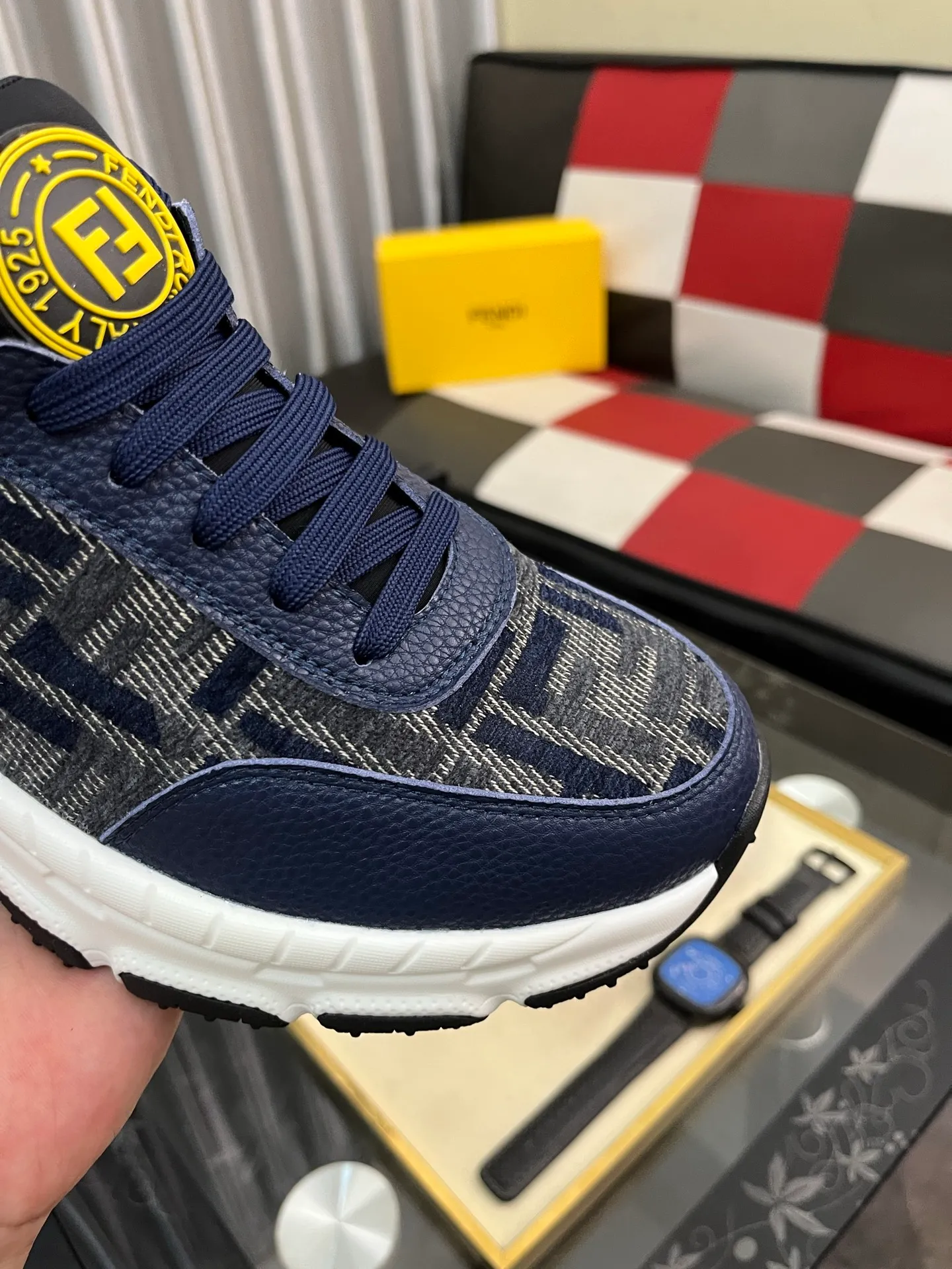 Men's Men's Shoes💰458⌚️⌚️[FENDI] Fendi's classic and comfortable men's, this sophisticated sneaker is made of soft calfskin➕genuine leather lining➕original ultra-light rubber material with rough outsole. This unique and light style suits the casual and sophisticated sensibility of this season. Size: 38-443️⃣Colors available